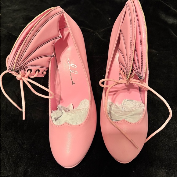Pink Pump Bat Wing 4” High Heels - Picture 6 of 6